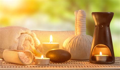Thai Aromaöl Kräuterstempel Massage Siam Wellness