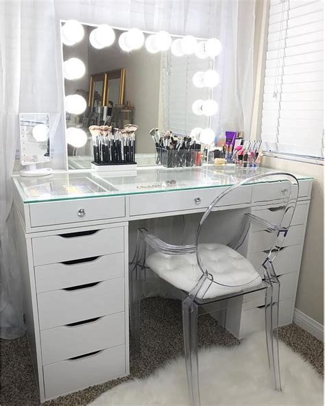 The Impressions Vanity Hollywood Glow Plus Is Our Newest Size