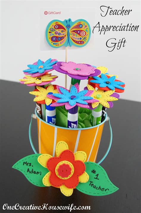 For this teacher appreciation week, let's reach out to our teachers and let them know just how thankful we are for their hard work in making our kids grow and bloom. One Creative Housewife: Dry Erase Marker Bouquet {Teacher ...