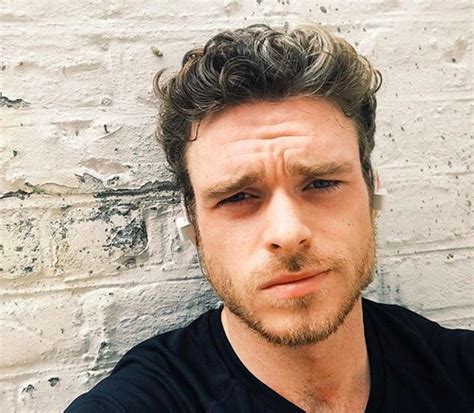 Richard Madden Says Theres ‘no Difference Between Filming Sex Scenes With Men And Women Gossie