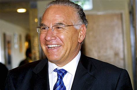 המרחק בין הנקודות בקואורדינטות — 2800 קילומטר או 1680 קילומטרים. האחים נקש רכשו את השליטה במלון מעלה החמישה ב-52 מיליון שקל