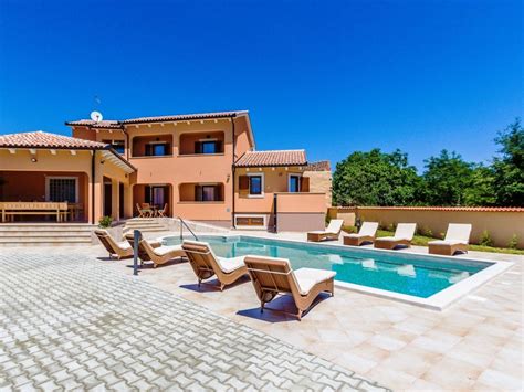 Patrol officers suspicious of such a large number of people going in and out of the ban nok yung villa in. Ferienhaus Kroatien Villa Barrierefrei mit Pool, Istrien ...