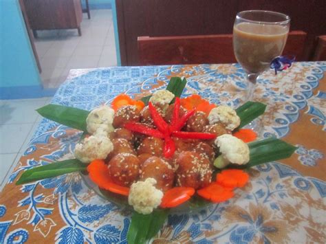 Dari banyaknya variasi tersebut, pada kesempatan kali ini akan berbagi 2 resep olahan ubi kayu yang dijadikan sebagai makanan modern super yummy. Praktik Pengolahan Ubi Kayu SDN Dlimas 01 Untuk Menanamkan ...