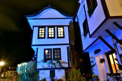 Културно - историските знаменитости во стариот дел на Охрид обоени во сино - OhridNews