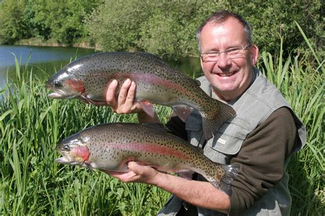 Duncan Charmans World Of Angling Casting A Fly Avington Trout Fishery