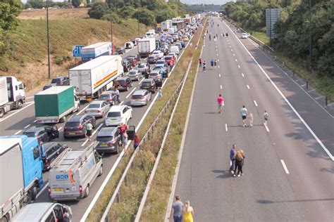A Footbridge Collapses Onto Motorway Traffic On The M20 In Kent This Afternoon Mirror Online