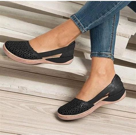 Evr Womens Closed Toe Sandals Soft Leather Flat Casual Shoes