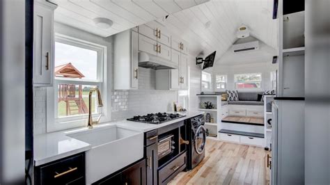 Get A Glimpse Inside 10 Gorgeous Tiny Homes In 2020 Tiny House