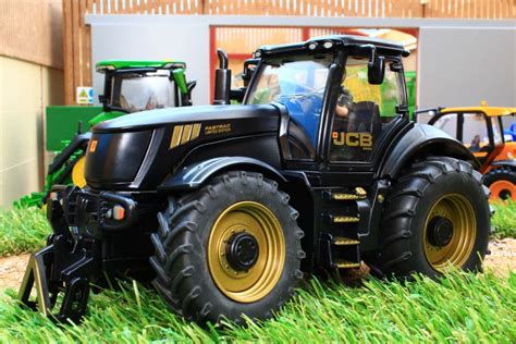 3267 Siku Gold And Black Jcb Fastrac 8250 Tractor Limited Edition