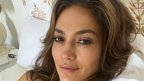 jennifer lopez shows off lacy green lingerie in a hot bed selfie