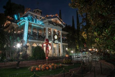 Disneylands Haunted Mansion To Close For Refurbishment In 2020