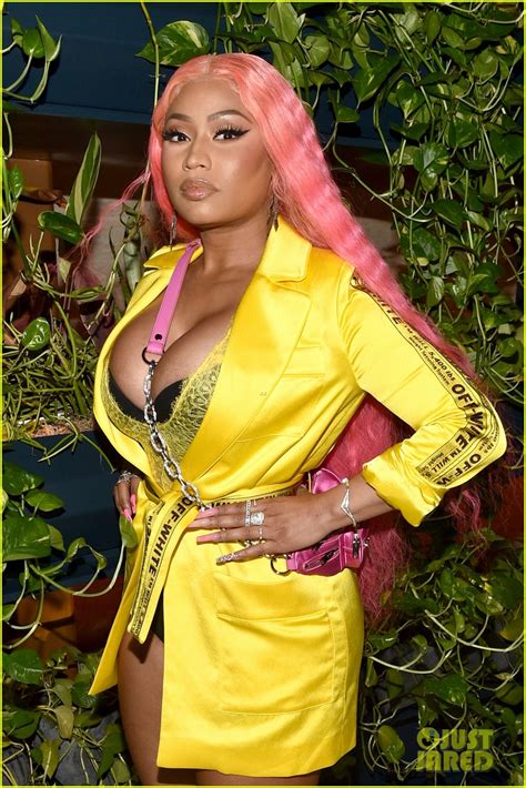 Full Sized Photo Of Nicki Minaj Shows Off Hot Pink Hair At Elle Nyfw
