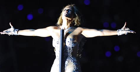 Jennifer Lopez’s Pole Dance At Super Bowl 2020 Was The Moment Of The Night 2020 Super Bowl
