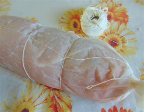 Arrotolare delicatamente il rotolo avendo cura di stringere bene per compattare tutti gli ingredienti. Rotolo di tacchino e bieta | I pasticci di Cristina