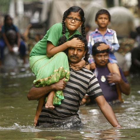 22 Photos To Restore Your Faith In Humanity Monsoon Rain Acts Of Love