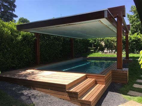 Elle permet de réaliser des structures surprenantes et très esthétiques. Piscine semi enterrée en bois, équipée de la couverture ...