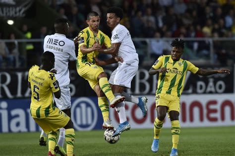 Head to head statistics and prediction, goals, past matches, actual form for liga zon sagres. GUIMARÃES IMPÕE DERROTA AO TONDELA e vinga Rio Ave ...