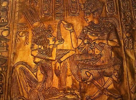 Ankhesenamun And Tutankhamun Depicted On A Gold Shrine 🌹 Egyptian