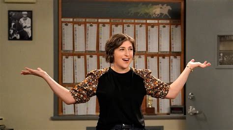 Call Me Kat Review Mayim Bialik Cant Save Snooze Fest Of A Sitcom
