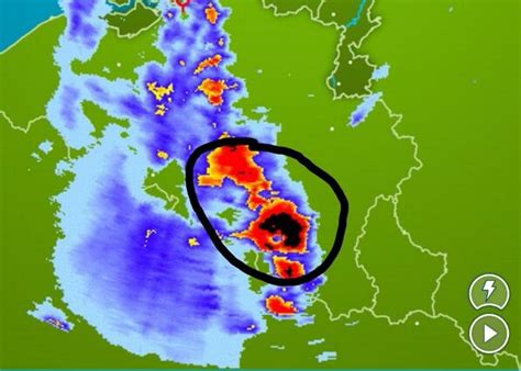 Gister was het al heftig noodweer in nederland, ook vandaag is er weer een weeralarm afgegeven. GRIP 3 Grote hulpverlening i.v.m. noodweer (weeralarm ...