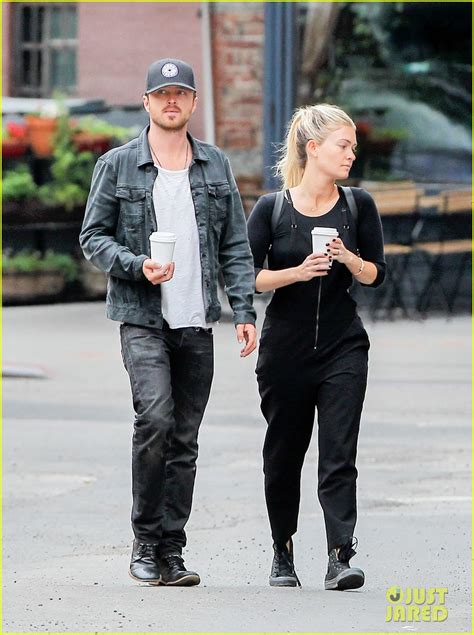 aaron paul and wife lauren enjoy their morning in nyc photo 3677580 aaron paul lauren