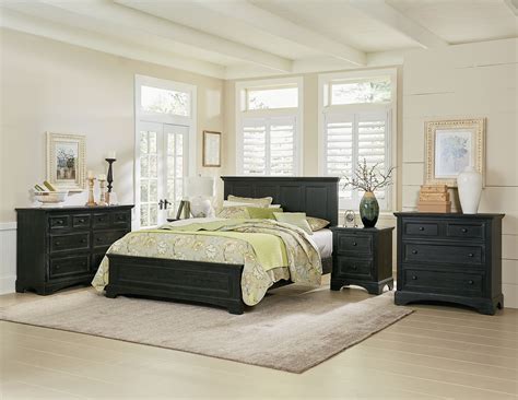 Farmhouse Basics King Bedroom Set With 2 Nightstands And 1 Dresser