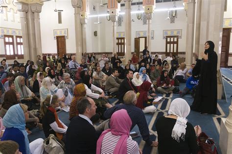 Etiquette for Non-Muslims When Visiting a Mosque