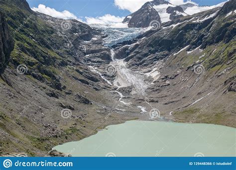 View Closeup Lake Scenes In Mountains National Park Switzerland