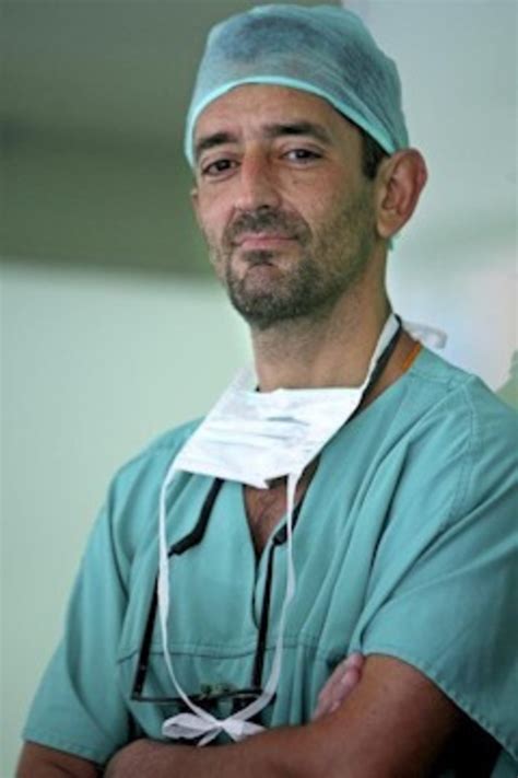 El Cirujano Pedro Cavadas Realiza El Primer Trasplante De Dos Piernas