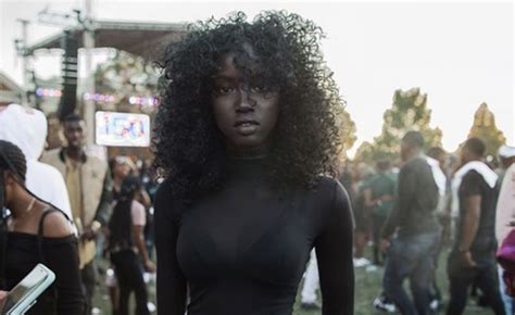 La Foto De Una Estudiante En Una Fiesta Se Hace Viral Y La Convierte En Modelo Estarguapas