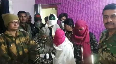रिहायशी इलाके में चल रहा था सेक्स रैकेट पुलिस ने छापा मार 3 लड़कियों सहित 6 को पकड़ा
