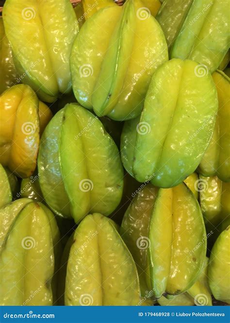 Photo Tropical Fruit On The Counter Of The Supermarket Stock Photo