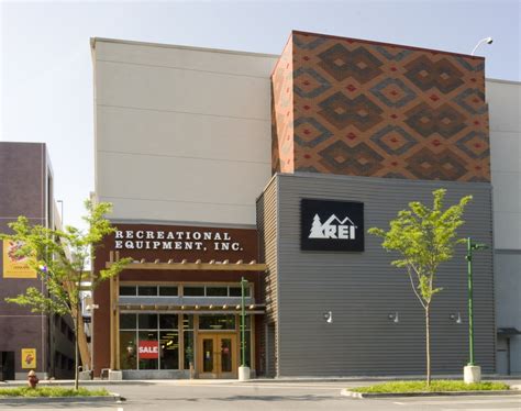 REI