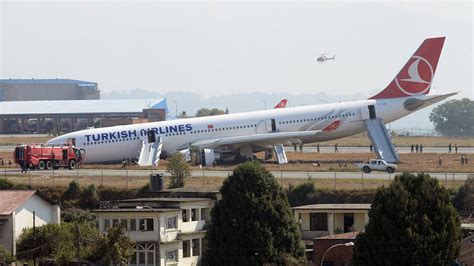 Video Un Avion De Turkish Airlines Sort De Piste Après Son