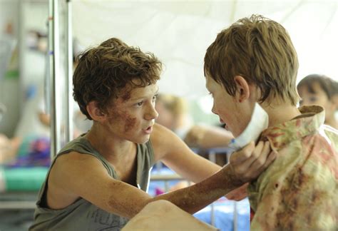 A special mention to young tom holland, who played an absolute blinder as the stoic and pragmatic eldest son lucas. The Impossible Film (2012) · Trailer · Kritik · KINO.de