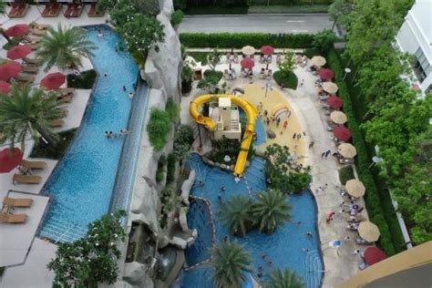 Guests are moments from top shopping malls including terminal 21 pattaya and attractions such as art in paradise and coral island makes a great. Superior Room - Picture of Mercure Pattaya Ocean Resort ...
