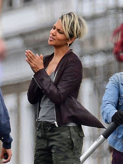 Discover 88 Halle Berry Hairstyles Short Hair Ineteachers