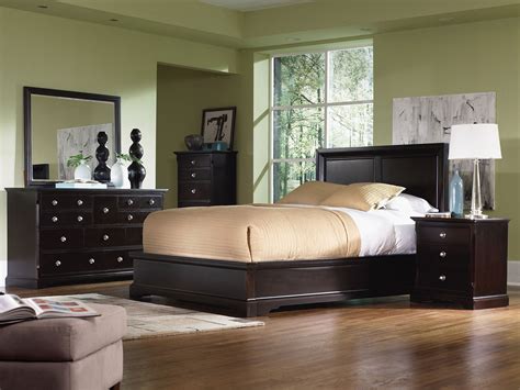 This king bedroom set will win your heart with the rustic modern style chic, minimalist profile. Georgetown 4-Piece King Bedroom Set - Dark Merlot | Levin ...