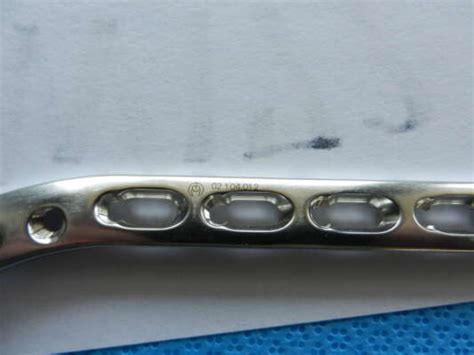 Synthes Surgical Right 35mm 12 Hole 266mm Lcp Extra Articular Distal