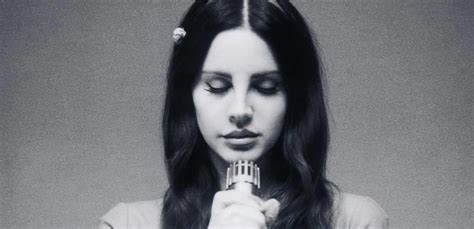 Lana Del Rey Publica Su Audiolibro De Poesía Violet Bent Backwards Over The Grass