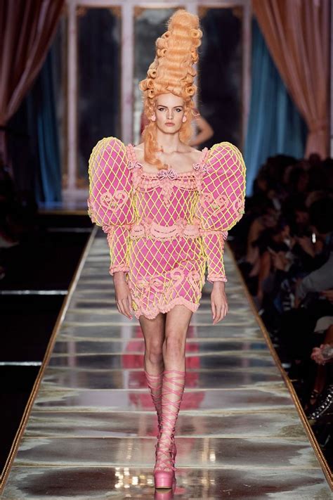 Moschino Fall 2020 Ready To Wear Collection Vogue Fashion Fashion