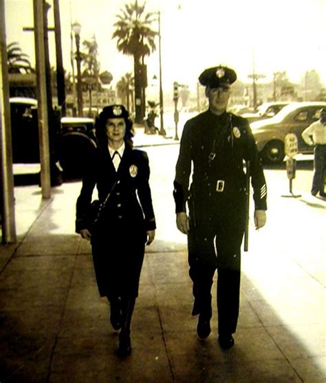 Lapd Policewoman And Officer On Foot Beat Flickr