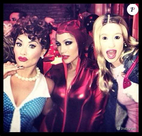 Jennifer Lopez Diablotin Sexy Pour Halloween Avec Demi Lovato Et Iggy