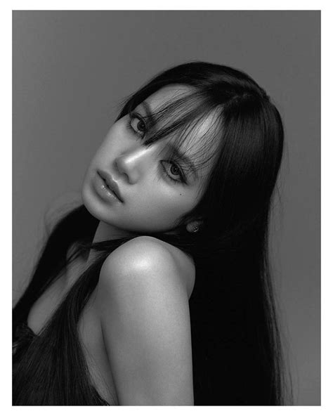 9 Potret Lisa Blackpink Di Majalah Vogue Jepang Juni 2021