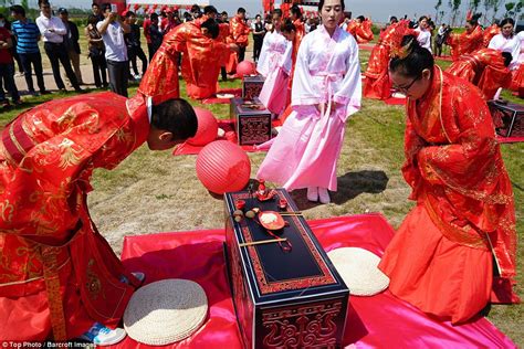 66 Chinese Couples Tie The Knot Together In Hebei In A Mass Wedding