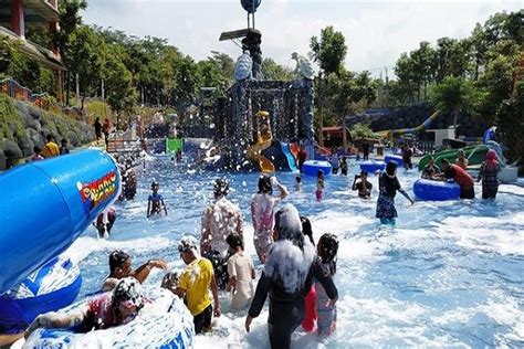 Di wahana ini, tersedia banyak model water slide sehingga pengunjung dapat memilih model dengan karakter yang mereka miliki. Harga Tiket Masuk Water Park Di Pematang Siantar / REVIEW ...