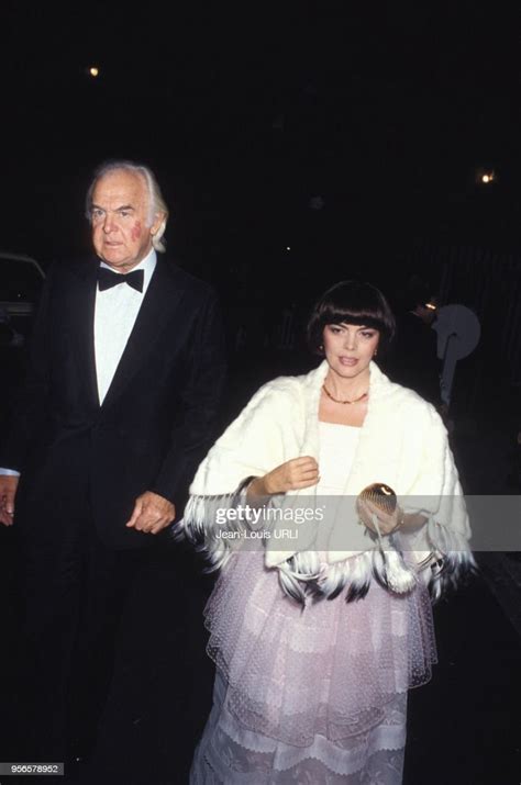 Mireille Mathieu Et Johnny Stark Lors Dun Esoirée à Paris En 1986