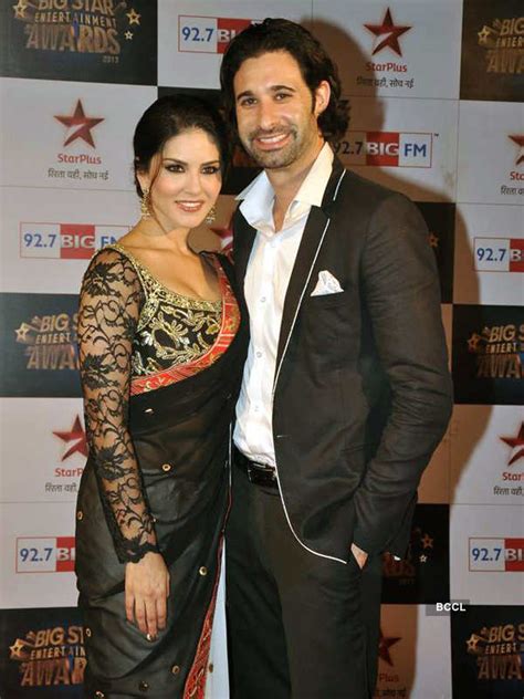 Sunny Leone With Husband Daniel Weber At Big Star Entertainment Awards 2013 Held In Mumbai On