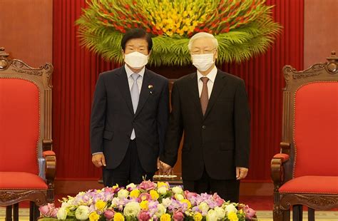 Tại phiên họp, phó chủ tịch quốc hội tòng thị phóng đã thay mặt ủy ban thường vụ quốc hội trình bày tờ trình của ủy ban thường vụ quốc hội kết quả kiểm phiếu sẽ được công bố chiều nay trước khi quốc hội biểu quyết thông qua nghị quyết về việc miễn nhiệm. Tổng Bí thư, Chủ tịch nước Nguyễn Phú Trọng tiếp Chủ tịch ...