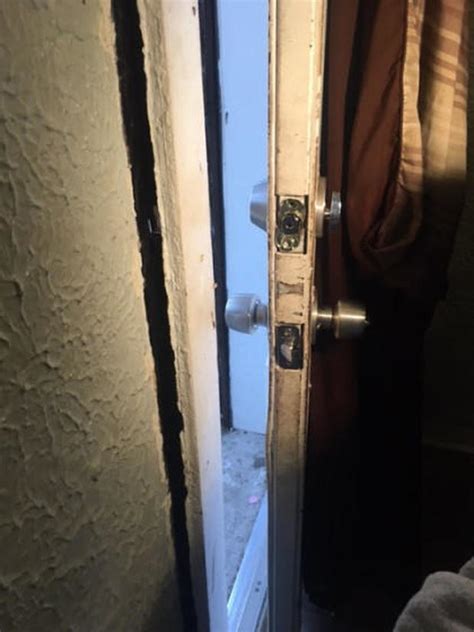 Police Apologize After Mistakenly Busting Down Womans Door In Chicago